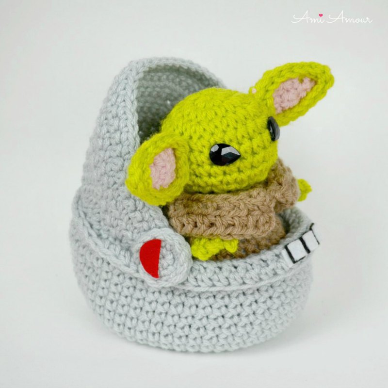 Baby Yoda Amigurumi in Space Pod