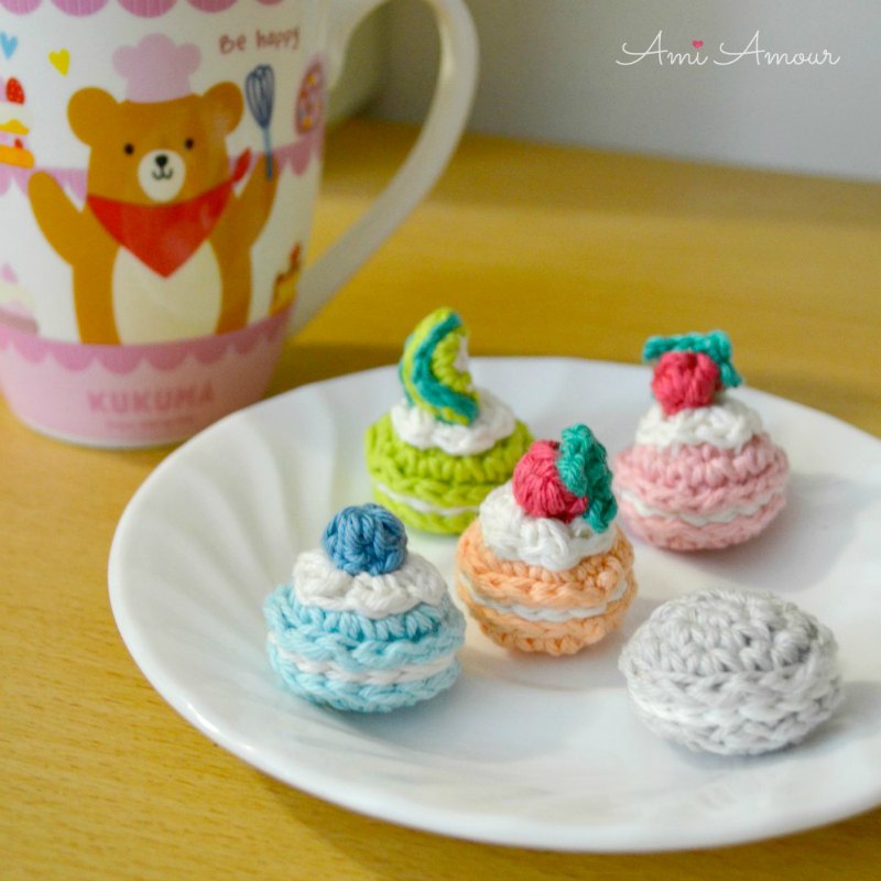 Macaron deals crochet bag