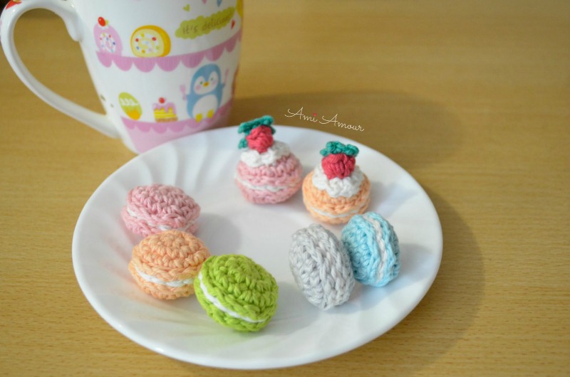 Crochet Macaron Pattern - Amigurumi Sweets - FREE - Ami Amour