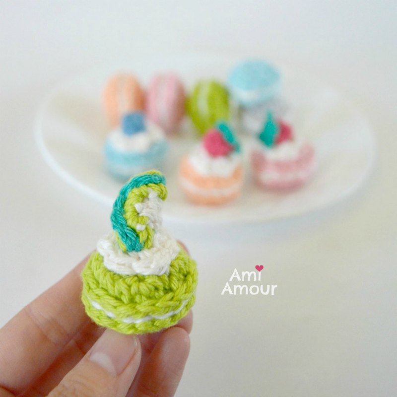 Lime Macaron Amigurumi