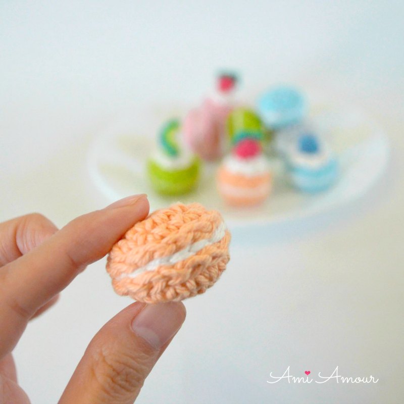 Macaron Crochet Shape