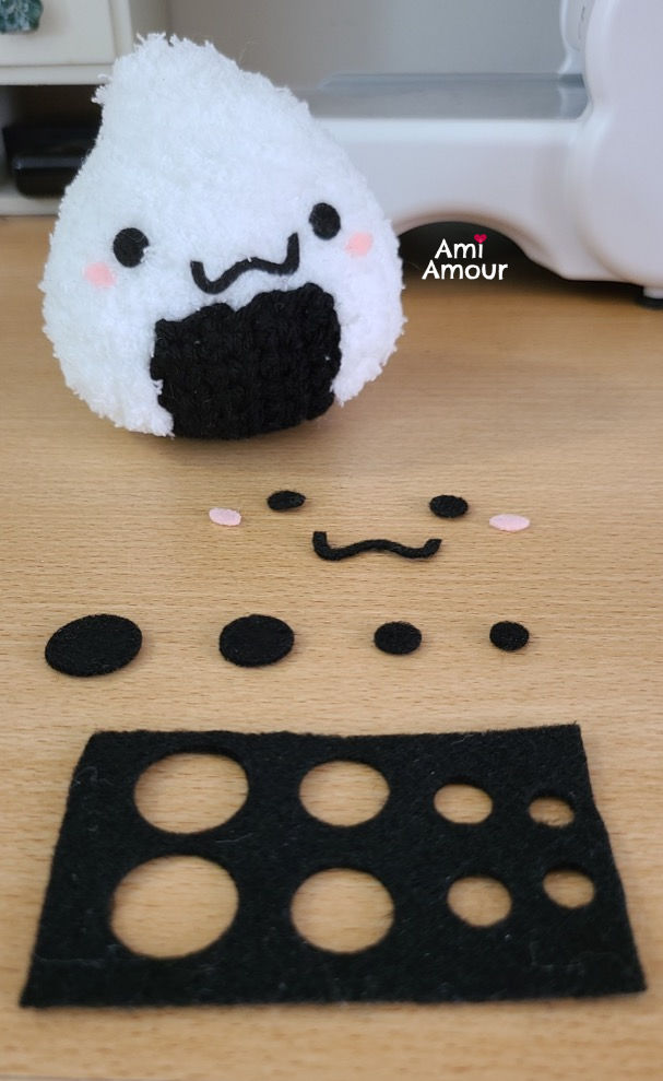 Cut Felt Circles for Amigurumi