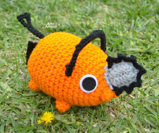 Crochet Pochita from Chainsaw Man