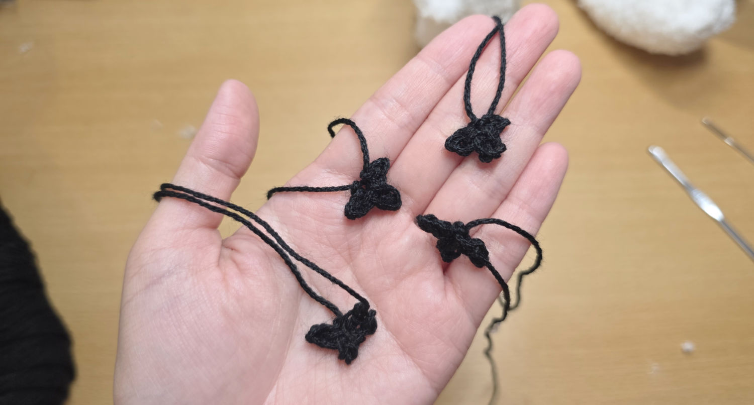 Claws for doll