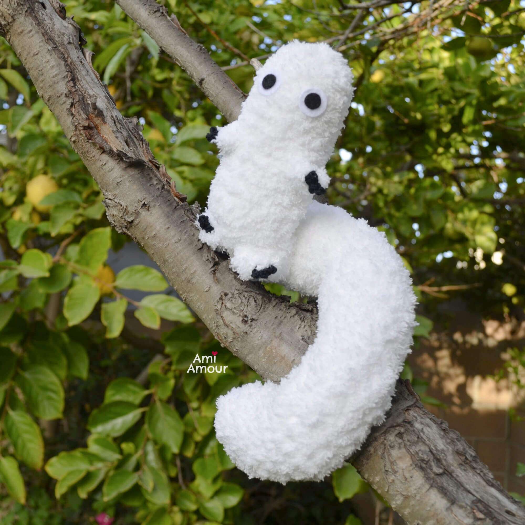 Brushbuddy Amigurumi in Tree